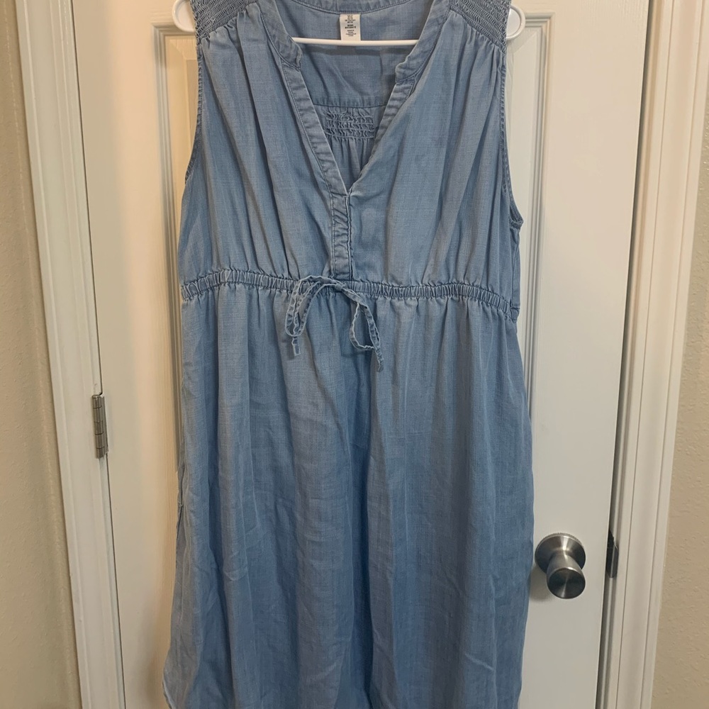 Maternity Short sleeveless denim dress